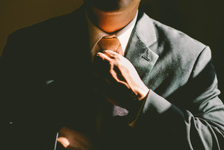 商业商务男士人士西装打领带宣传背景图片